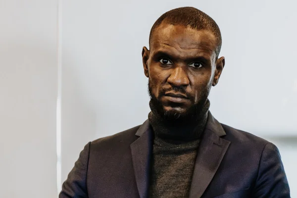 Ídolo do Barcelona, Abidal se envolve em caso de tráfico de órgãos