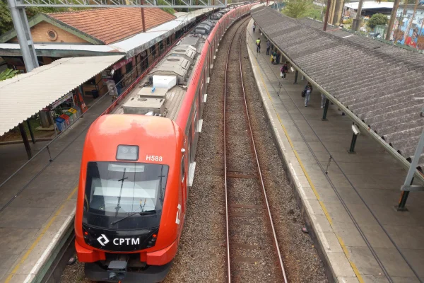 bois atingidos trem linha 7