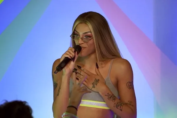 De Férias com Ex: Pabllo Vittar se apresenta no último episódio