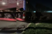 Equipes do Corpo de Bombeiros atendem ao acidente com o ônibus da cantora Allana Macedo, que resultou na morte do borracheiro Alexsandro Mota da Silva Equipes do Corpo de Bombeiros atendem ao acidente com o ônibus da cantora Allana Macedo, que resultou na morte do borracheiro Alexsandro Mota da Silva