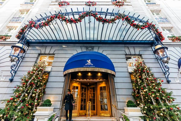 Fachada de um hotel - Metrópoles