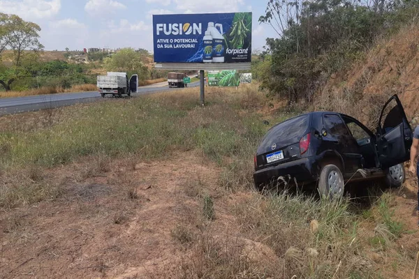 carro fora da pista