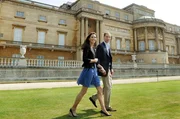 Os futuros rei e rainha consorte da Inglaterra se conheceram em 2001, na Universidade de S. Andrews, na Escócia. Ele estudou geografia e ela, história da arte. Os dois sempre foram muito amigos, principalmente porque, segundo consta, foi Kate quem incentivou William a focar nos estudos