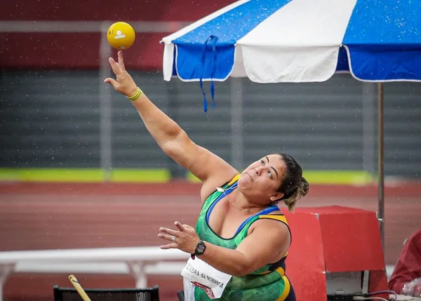 Marivana Oliveira é medalha de prata no arremesso de peso