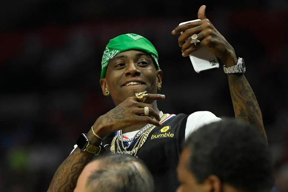 <b><a href="https://www.youtube.com/watch?v=brOOjMg5FZs" target="_blank" rel="noopener">Soulja Boy</a></b>. Os vlogs começaram em 2017 no canal oficial do músico. Apelidados de Soulja Boy TV, os episódios são curtos e mostram alguns dos "melhores momentos" da vida do artista. Ao assistir, os telespectadores podem conferir shows, novas tatuagens e um olhar nos bastidores da vida de um dos rappers mais bem-sucedidos do final dos anos 2000 <b><a href="https://www.youtube.com/watch?v=brOOjMg5FZs" target="_blank" rel="noopener">Soulja Boy</a></b>. Os vlogs começaram em 2017 no canal oficial do músico. Apelidados de Soulja Boy TV, os episódios são curtos e mostram alguns dos "melhores momentos" da vida do artista. Ao assistir, os telespectadores podem conferir shows, novas tatuagens e um olhar nos bastidores da vida de um dos rappers mais bem-sucedidos do final dos anos 2000
