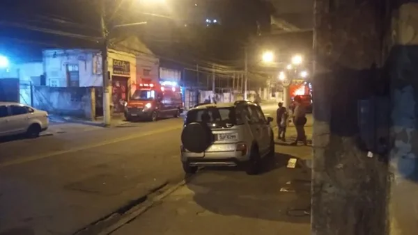 Imagem colorida de local do ataque do pitbull contra idosa em Niterói - Metrópoles