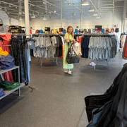 Rose Miriam foi flagrada fazendo compras em outlets em Orlando, nos EUA