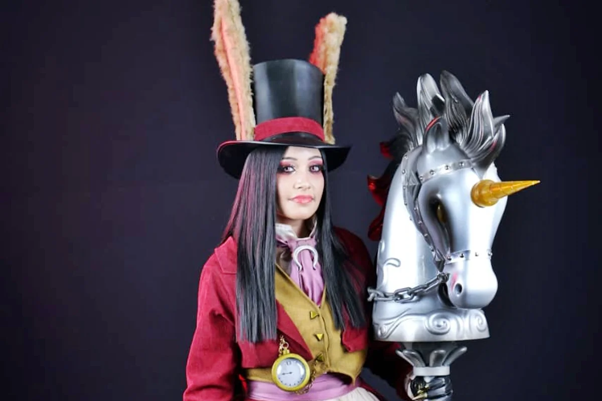 Carol Frazão, cosplayer e embaixadora do Metrópoles Games, como a personagem Alice, do jogo Alice: Madness Returns Carol Frazão, cosplayer e embaixadora do Metrópoles Games, como a personagem Alice, do jogo Alice: Madness Returns
