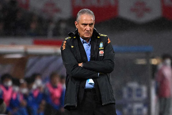 O técnico Tite do Brasil é visto durante o amistoso internacional entre Japão e Brasil no Estádio Nacional em 6 de junho de 2022 em Tóquio, Japão