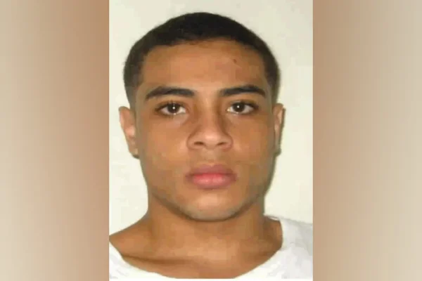 Alexsandro Francisco da Silva Júnior, de 22 anos, foi preso por participar do assalto ao carro da família de Eci Coutinho Bella, 72 anos