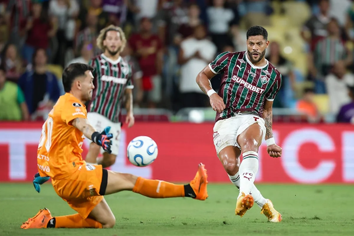 Hulk marcou o segundo gol do Fluminense Hulk marcou o segundo gol do Fluminense