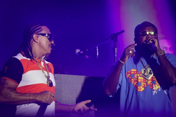 Foto colorida de Mano Brown no festival Meskla - Metrópoles
