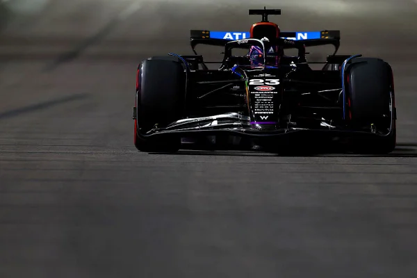 F1: Albon renova com a Williams e garante vaga para temporada 2027 - destaque galeria