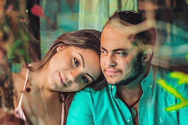 Thammy beija barriga de Andressa em foto e brinca: “A minha tá maior”