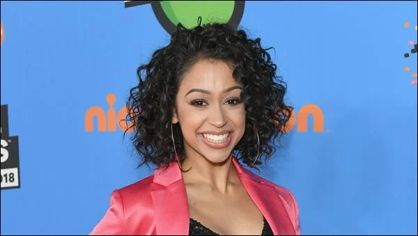 Liza Koshy tem feito sucesso como atriz, apresentadora de TV, comediante e youtuber e soma 17,9 milhões de seguidores no Instagram Liza Koshy tem feito sucesso como atriz, apresentadora de TV, comediante e youtuber e soma 17,9 milhões de seguidores no Instagram