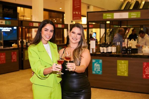 Coquetel marca abertura da 2ª edição do Vinho na Vila no CasaPark