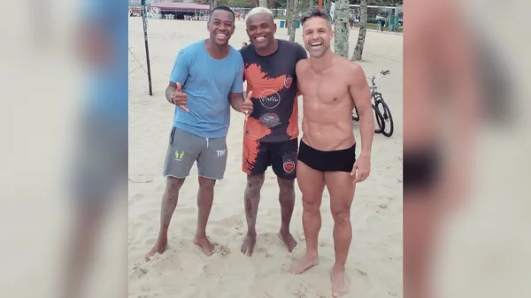 Diego Ribas é detonado por foto com Robinho, condenado por estupro