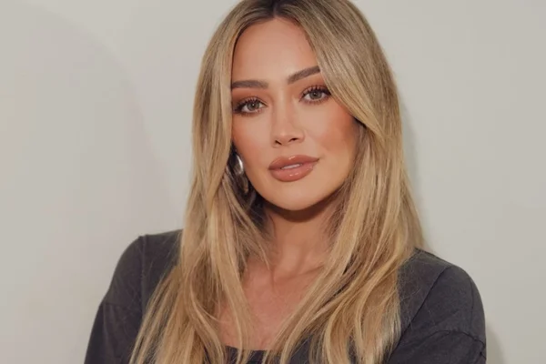 Na foto a atriz Hilary Duff - Metrópoles