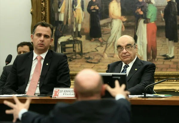 CCJ mantém debates até 23h e vota denúncia contra Temer nesta quarta