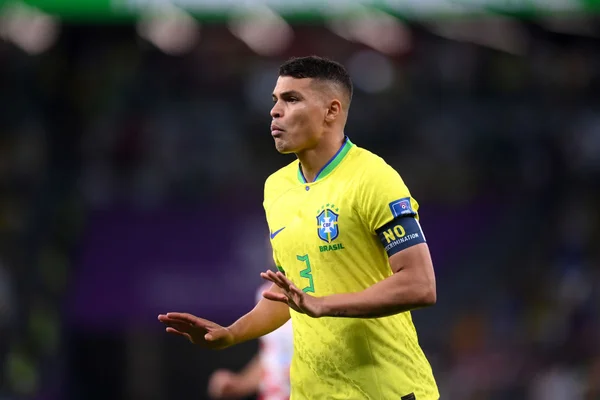 Thiago Silva, do Brasil, reage durante a partida das quartas de final da Copa do Mundo da FIFA entre Croácia e Brasil no Education City Stadium em Al Rayyan, Catar - Metrópoles