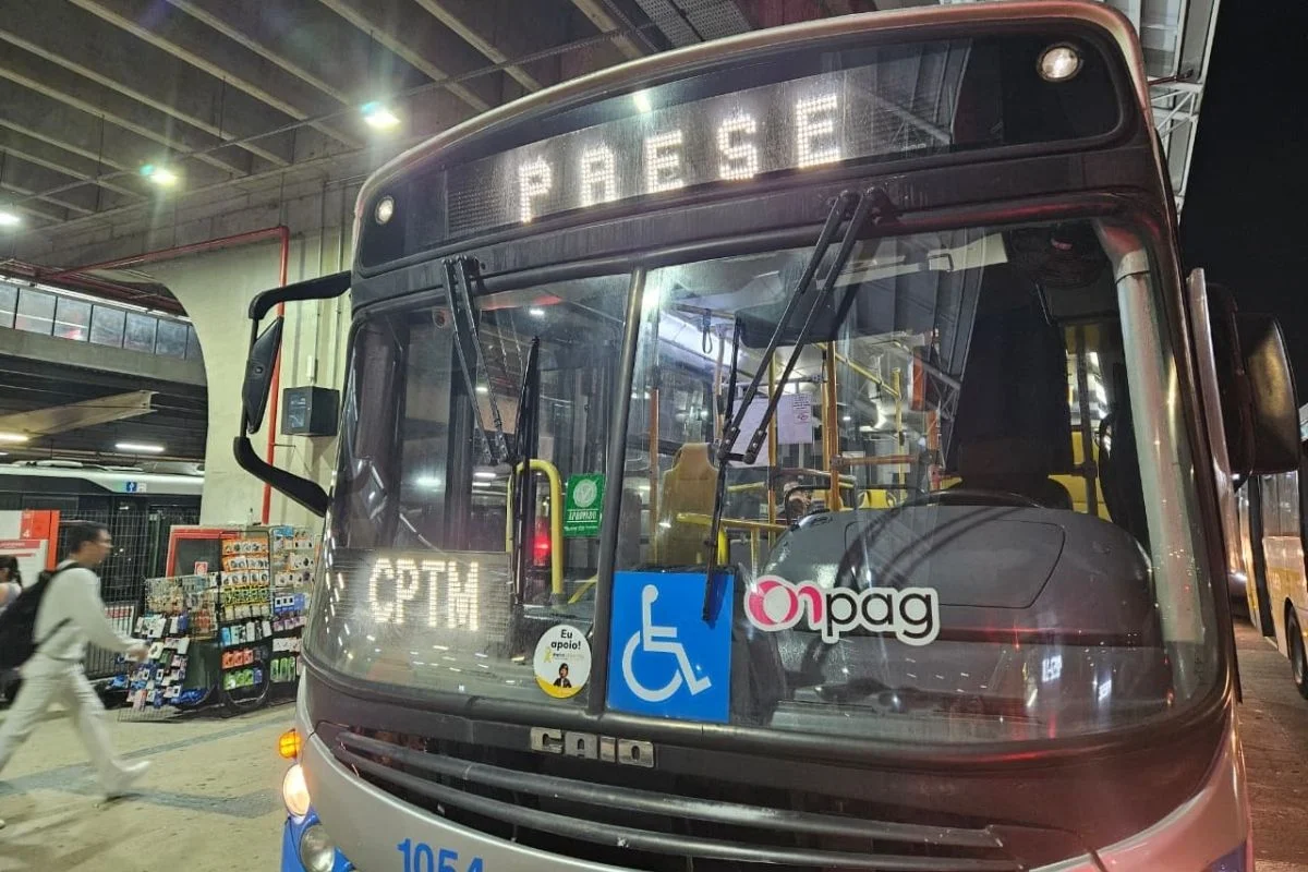 Greve da CPTM afeta passageiros na estação Itaquera, zona leste de São Paulo Greve da CPTM afeta passageiros na estação Itaquera, zona leste de São Paulo