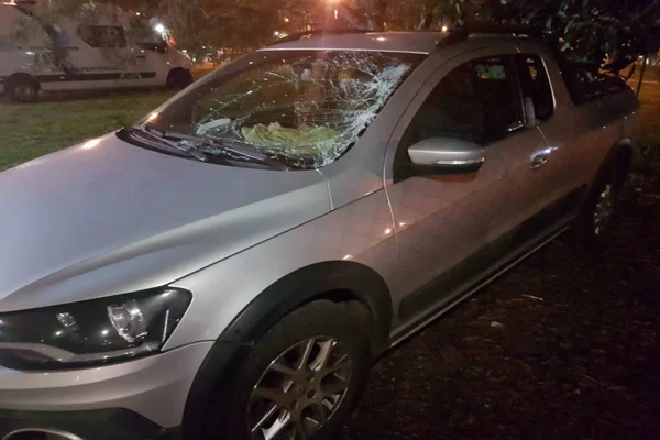 carro com vidro quebrado