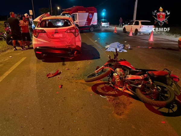 Mulher de 21 anos morre ao cair de moto em acidente de trânsito no DF