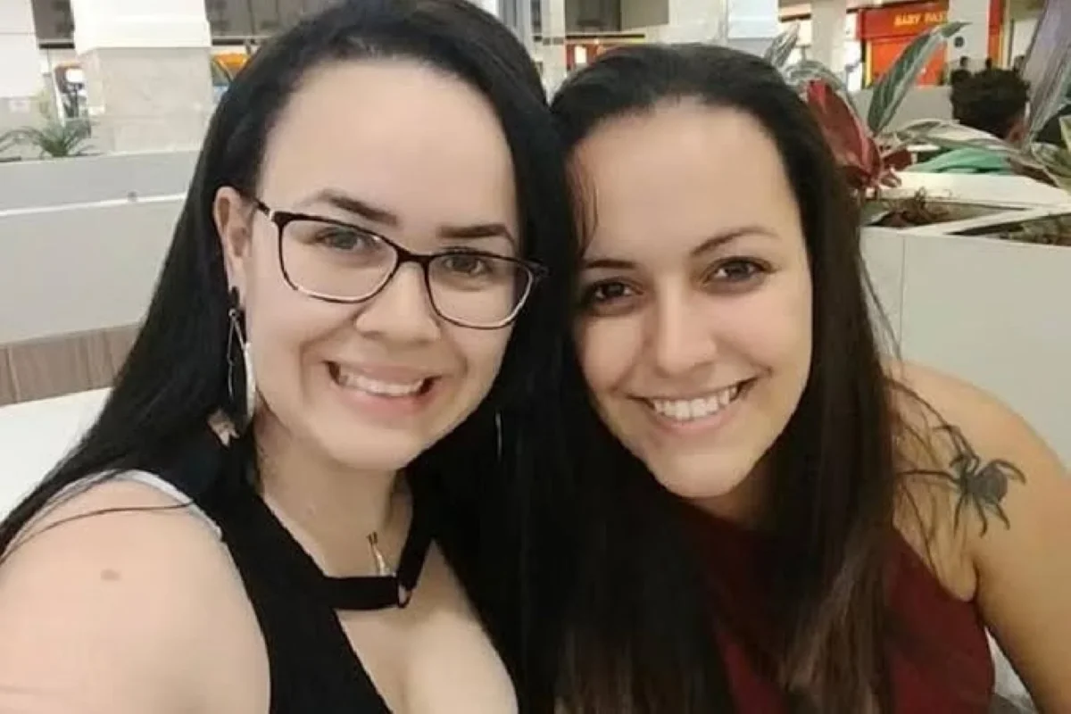 Carina Ramos de Abreu e Anaflávia Martins Gonçalves Carina Ramos de Abreu e Anaflávia Martins Gonçalves