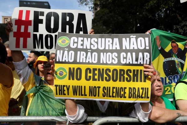 São Paulo (SP), 03/08/2025 Apoiadores e políticos, participam do ato "Reaja Brasil", organizado pelo Pastor Silas Malafaia, na Avenida Paulista em São Paulo, neste Domingo, 03 de Agosto de 2025. Sem a presença de Jair Bolsonaro (PL), por determinação de medidas cautelares do STF