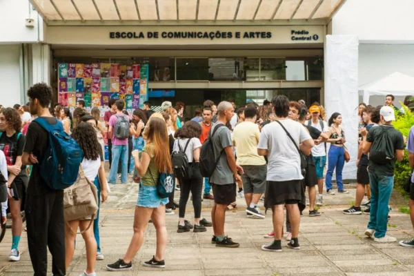 Portadores de diplomas de graduação podem concorrer a 712 vagas remanescentes na USP. As matrículas acontecem até esta terça-feira (27/1) - Metrópoles