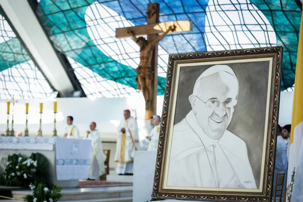 Missa em comemoração ao aniversário de 65 anos de Brasília é marcada por homenagens ao papa Francisco - Metrópoles