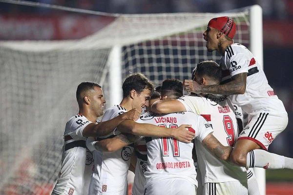 São Paulo joga por vaga na Sul-Americana