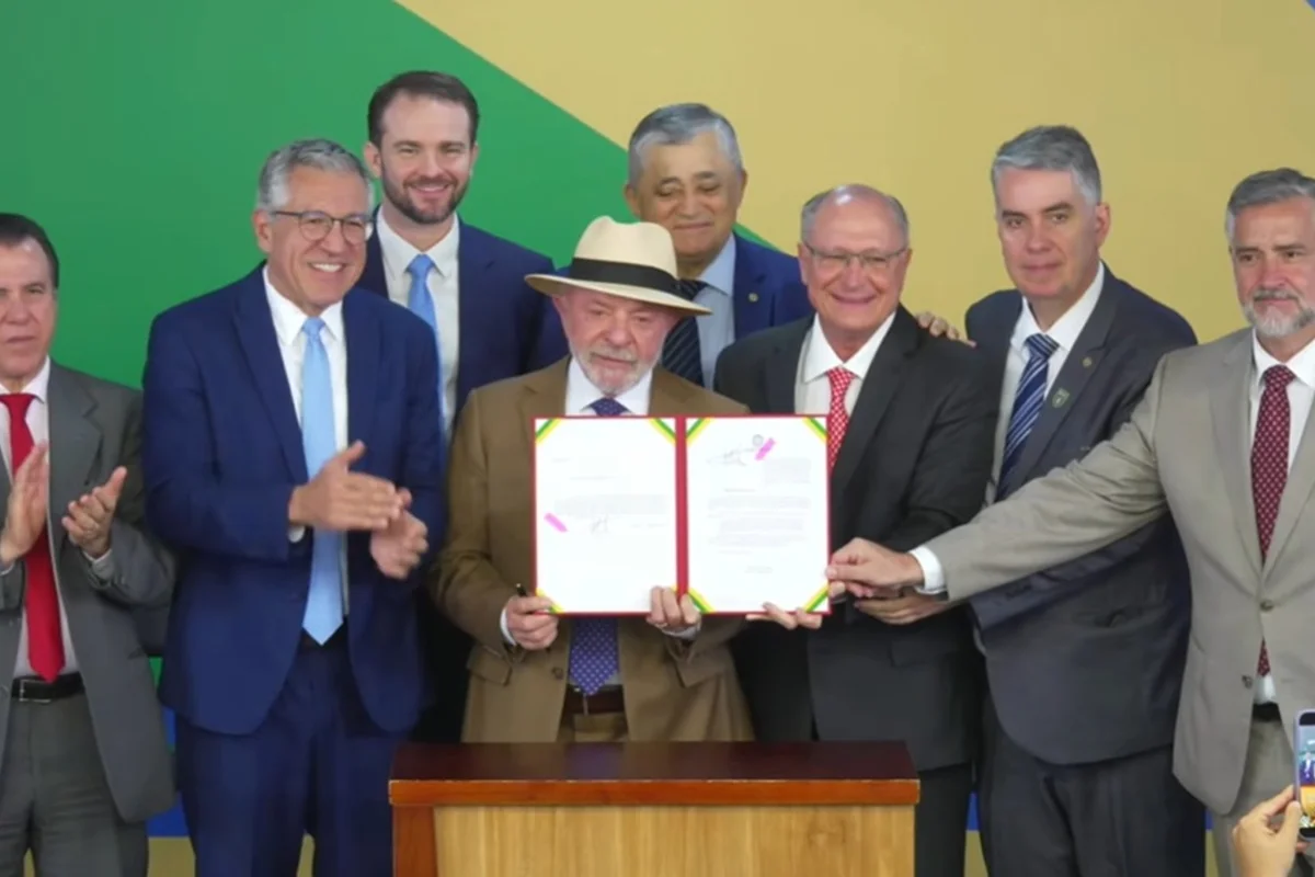 Lula sanciona lei para uso do FGTS em linhas de crédito a Santas Casas