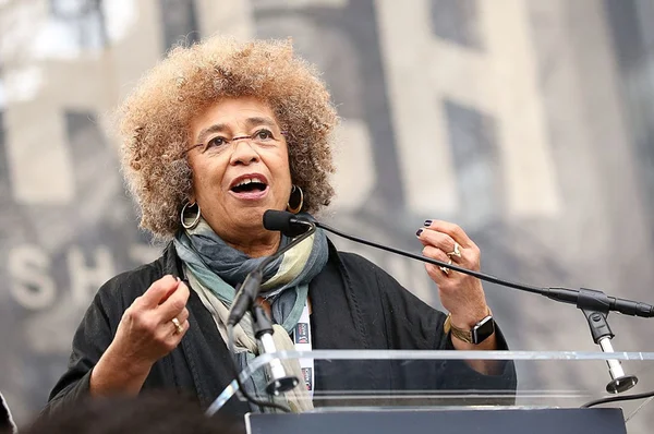Angela Davis: confira agenda da escritora norte-americana no Brasil
