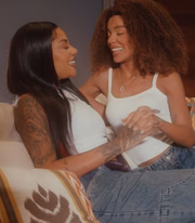 Brunna Gonçalves e Ludmilla gravam vídeo juntas e sorridentes para as redes sociais