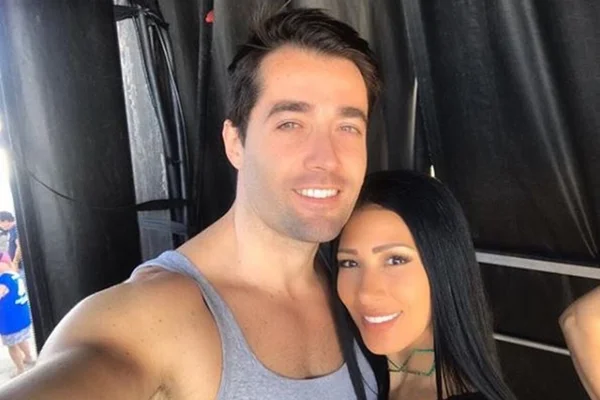 Mãe e marido de Simaria não se dão bem e se evitam, diz jornalista - destaque galeria