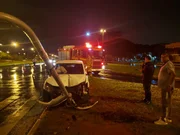 Na L2 Sul, veículo colidiu contra um poste