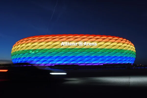 Allianz Arena arco-íris LGBTQIA+
