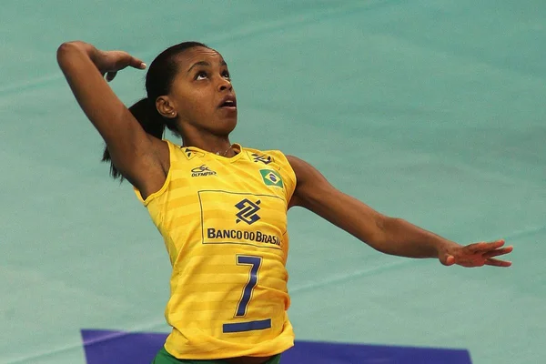 Fofão é a primeira mulher a assumir uma Seleção Brasileira de vôlei