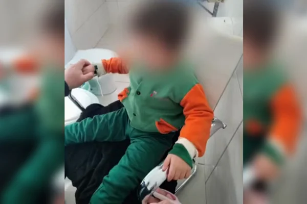 "Muito agitado": família descobre que menino autista já havia sido amarrado outras vezes em escola