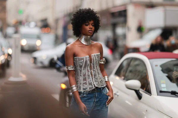Inspire-se para apostar em peças com modelagem corset atualizada