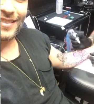 De férias em Dubai, Bruno Gagliasso ostenta e toma café com ouro