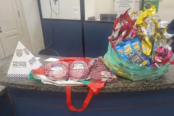 Acusada, de 37 anos, foi detida com os itens roubados