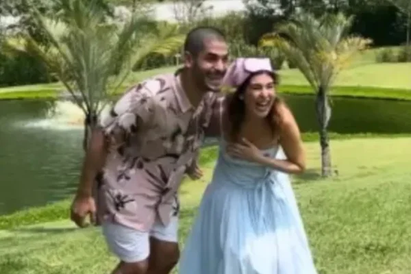 É menino ou menina? Fernanda Paes Leme revela sexo do bebê. Assista!