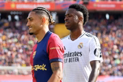 Raphinha e Vini Jr. estão entre os indicados à Bola de Ouro.