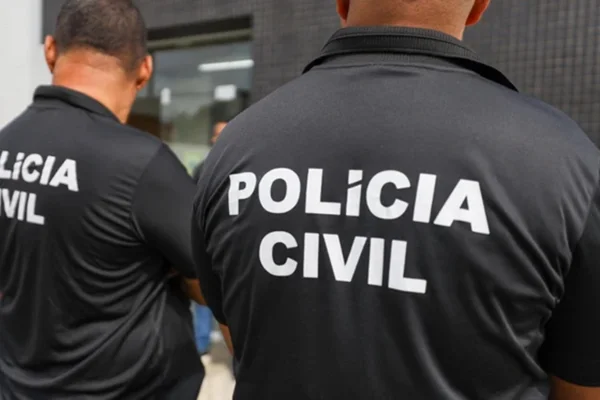 Imagem colorida de policiais civis