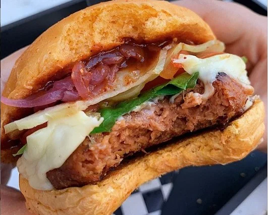 Provamos o Futuro Burger, a tal da “carne de mentirinha”