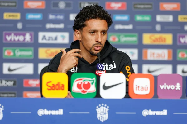 Marquinhos chega a 105 jogos pelo Brasil e atinge marca do Fenômeno