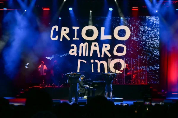Imagem colorida do show de Criolo, Amaro e Dino no Festival Estilo Brasil - Metrópoles