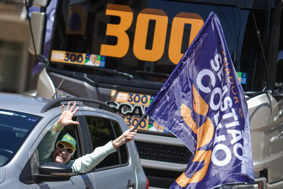 Carreata do candidato ao senador Sebastião Coelho e do candidato ao governo Kiko Caputo no Núcleo Bandeirante
Carreata do candidato ao senador Sebastião Coelho e do candidato ao governo Kiko Caputo no Núcleo Bandeirante